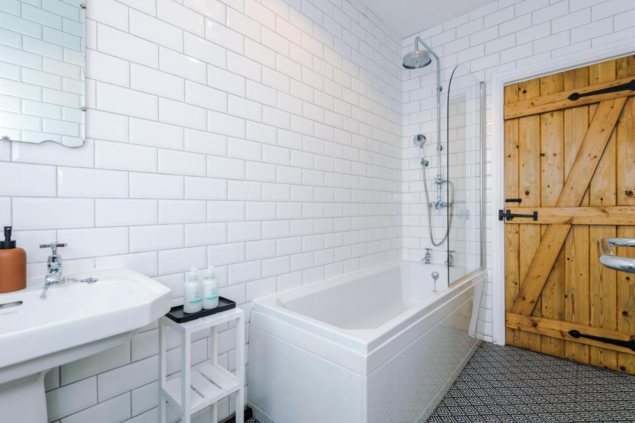 New! Gorgeous 2-Bed Home In Chester City Centre By 53 Degrees Property - Incredible Location, Ideal For Small Groups - Sleeps 6! Eksteriør bilde