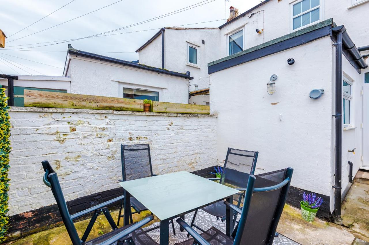 New! Gorgeous 2-Bed Home In Chester City Centre By 53 Degrees Property - Incredible Location, Ideal For Small Groups - Sleeps 6! Eksteriør bilde