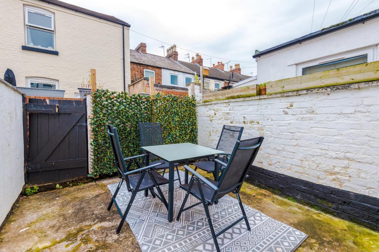 New! Gorgeous 2-Bed Home In Chester City Centre By 53 Degrees Property - Incredible Location, Ideal For Small Groups - Sleeps 6! Eksteriør bilde