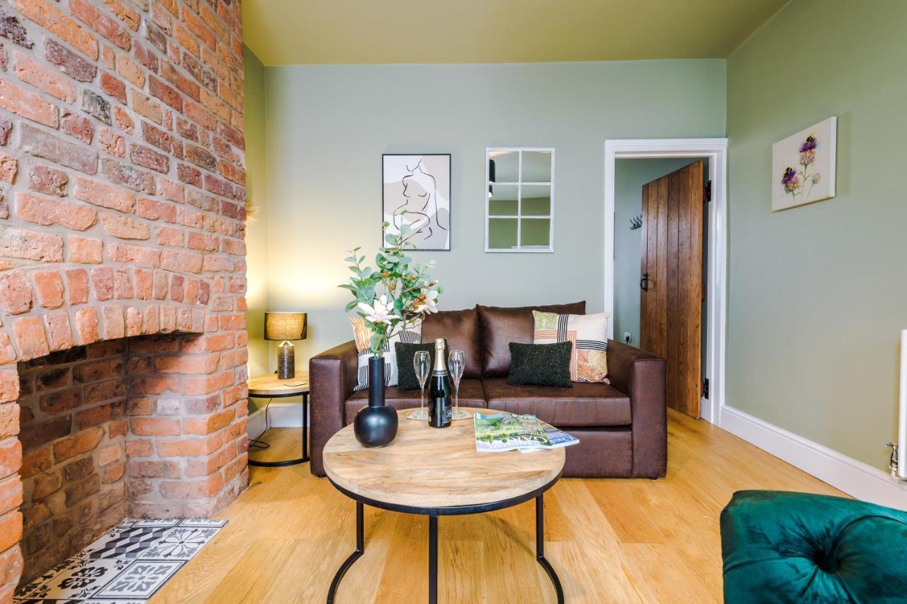 New! Gorgeous 2-Bed Home In Chester City Centre By 53 Degrees Property - Incredible Location, Ideal For Small Groups - Sleeps 6! Eksteriør bilde