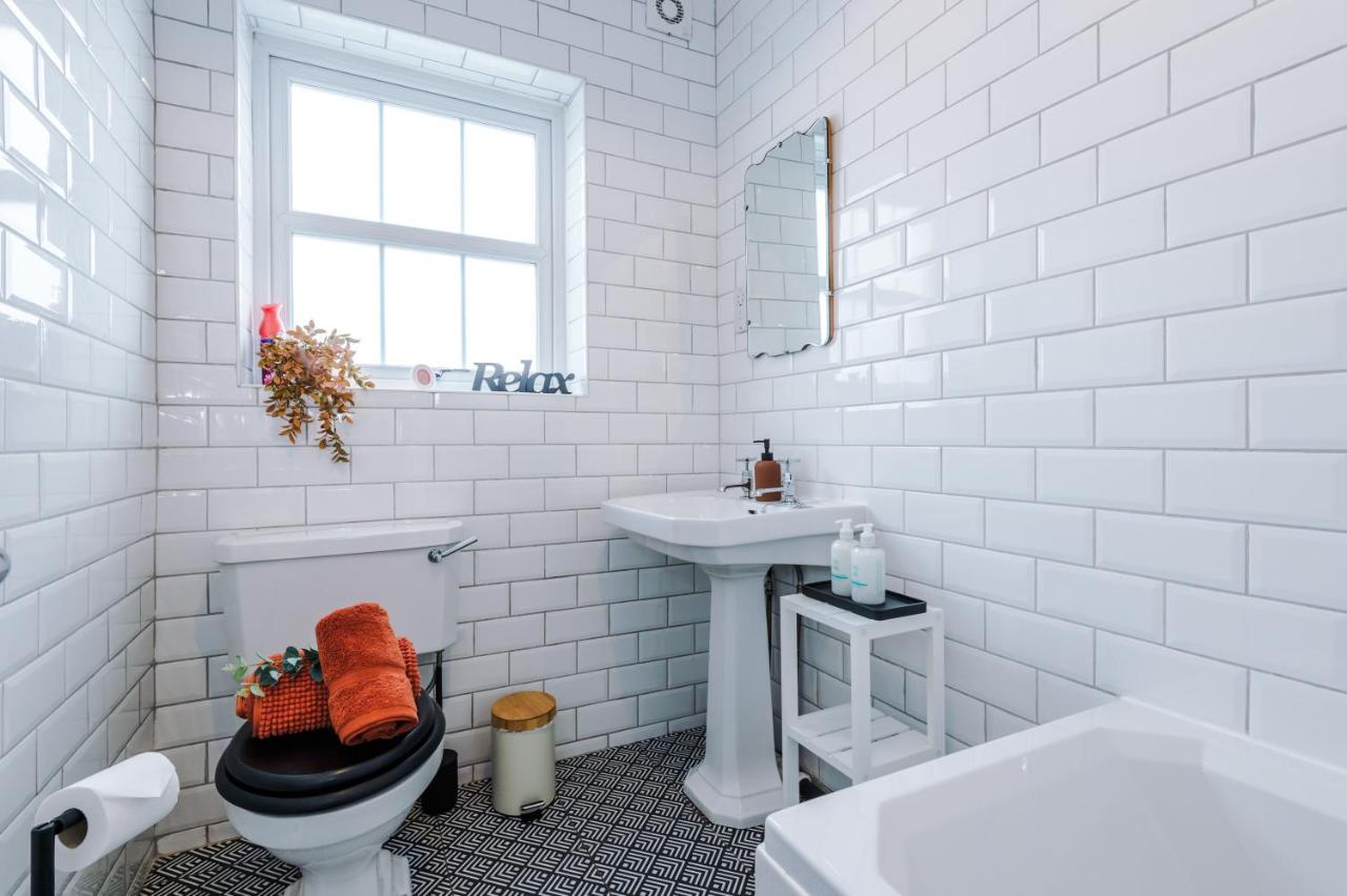 New! Gorgeous 2-Bed Home In Chester City Centre By 53 Degrees Property - Incredible Location, Ideal For Small Groups - Sleeps 6! Eksteriør bilde