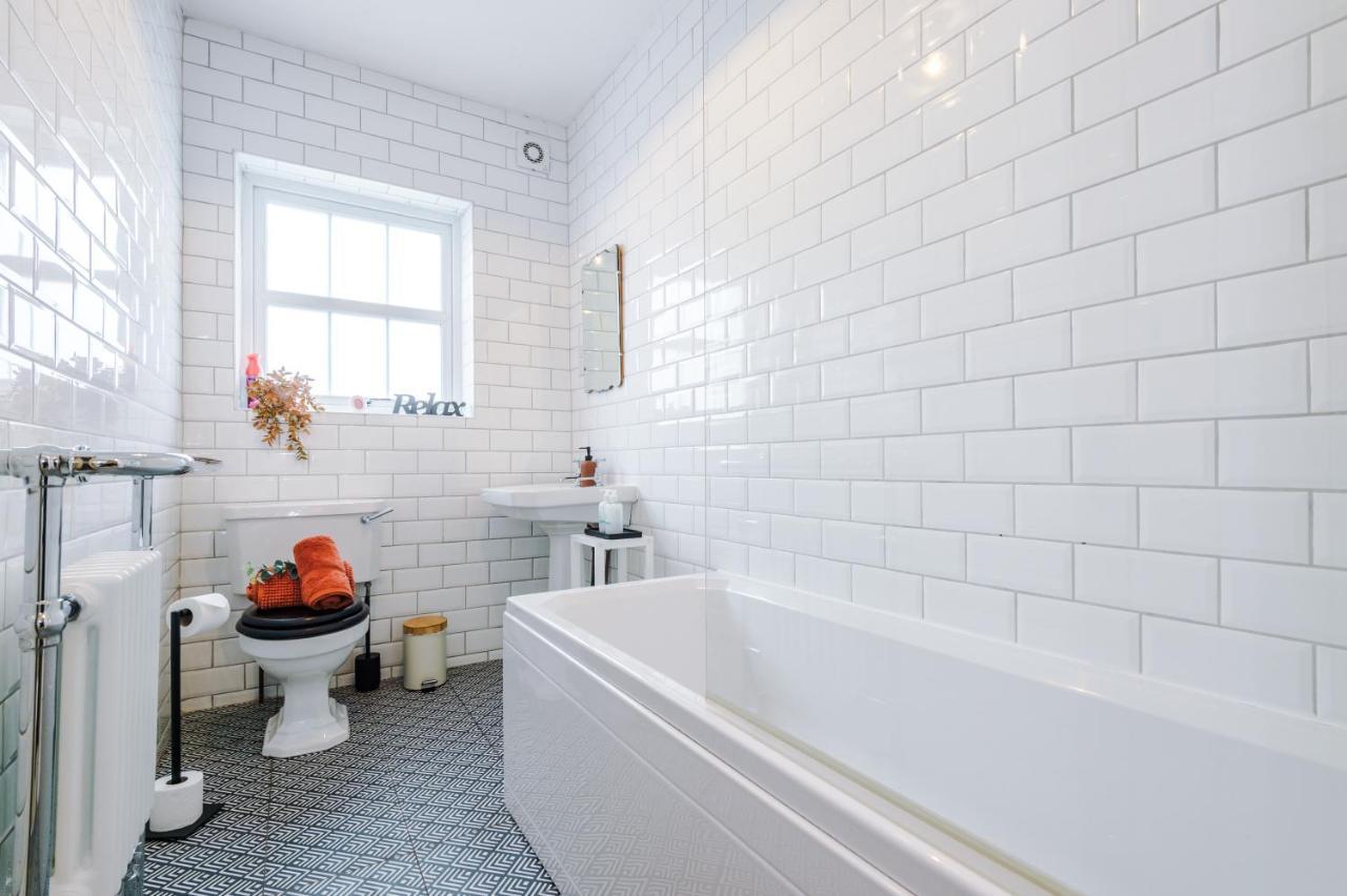 New! Gorgeous 2-Bed Home In Chester City Centre By 53 Degrees Property - Incredible Location, Ideal For Small Groups - Sleeps 6! Eksteriør bilde